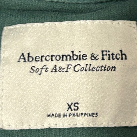 LIKE NEW! Women's Abercrombie & Fitch Malibu Sweatshirt - XS - Picture 3 of 4